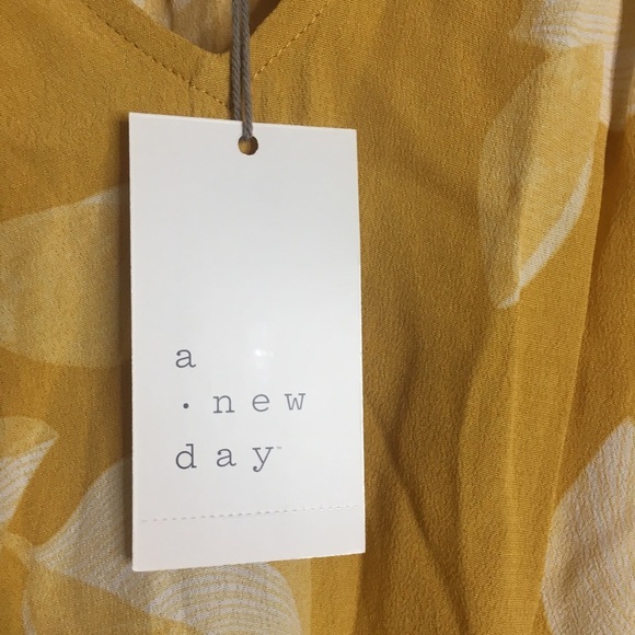 A New Day Yellow Floral Flutter Sleeve V Neck Flowy Top S Small - Picture 6 of 11